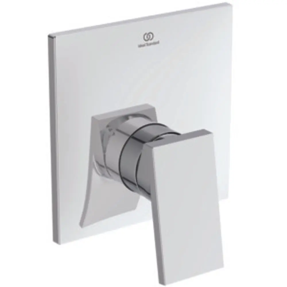 Chromfarbene Brausearmatur von Ideal Standard mit quadratischer Plattenfront und einer ergonomischen Hebel-Bedienung in modernem Design.